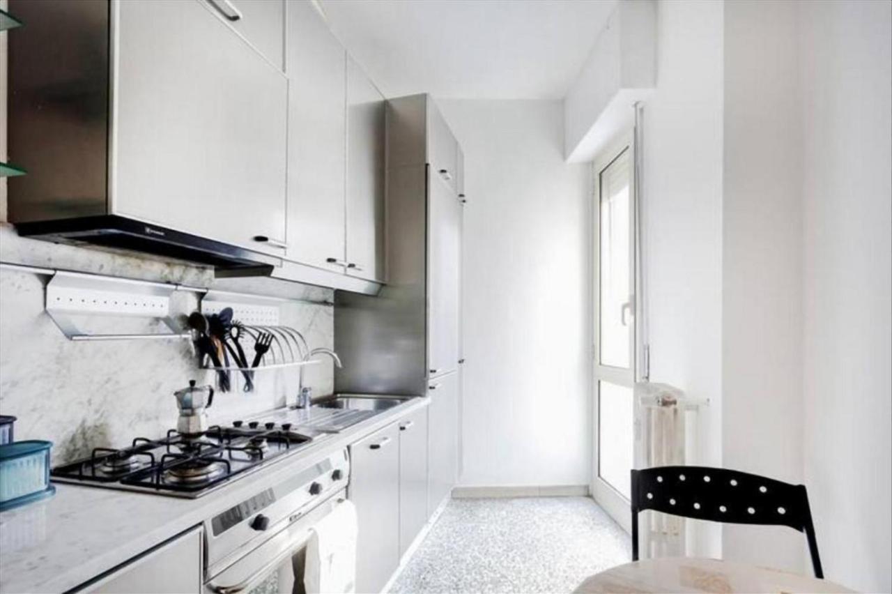 Porta Romana Comfortable Flat Con Balcone Milão Exterior foto